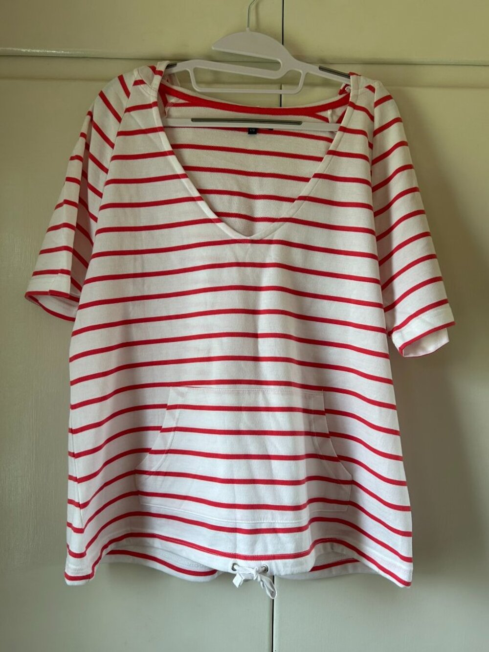 George short-sleeve hooded V-neck t-shirt with orange stripes-Size Large